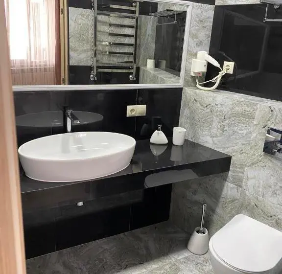 Deluxe Zimmer, Vershyna