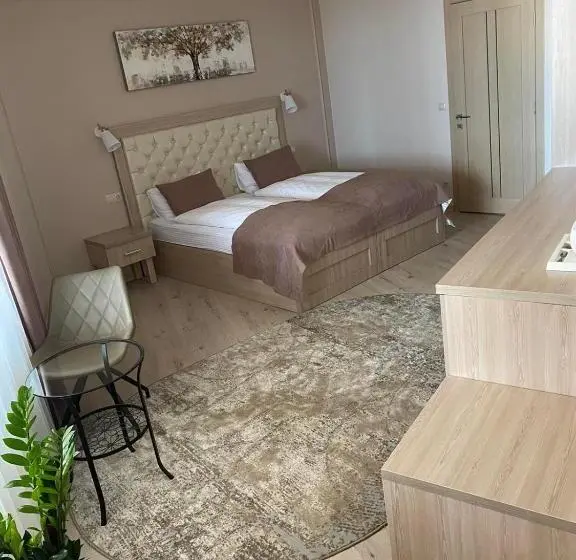 Deluxe Zimmer, Vershyna