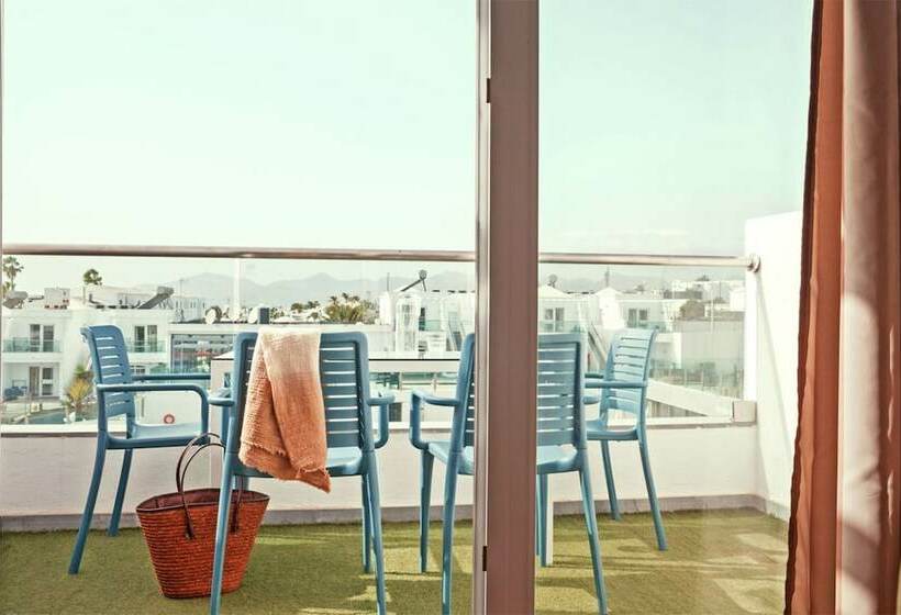 شقة غرفة واحدة, Plaza Palmeras