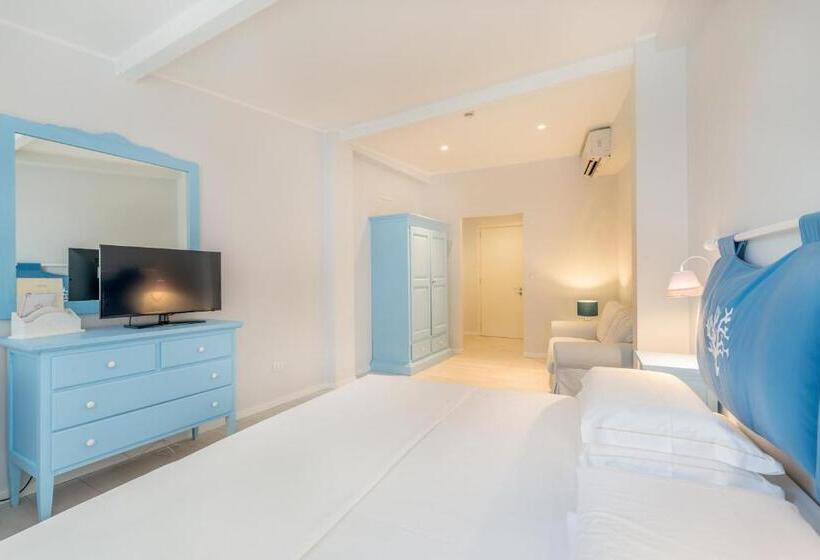 جناح جونيور, Cala Lunga