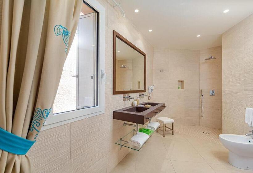 غرفة عائلية, Cala Lunga