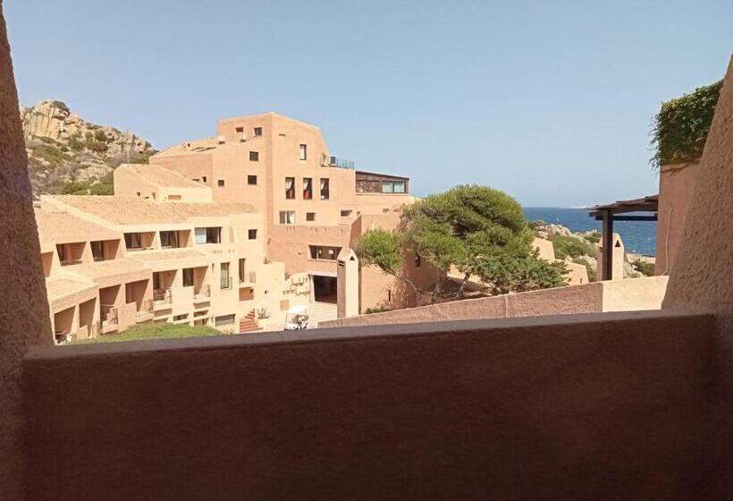 جناح جونيور عائلى, Cala Lunga