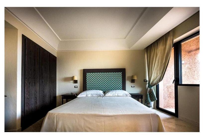 جناح جونيور عائلى, Cala Lunga