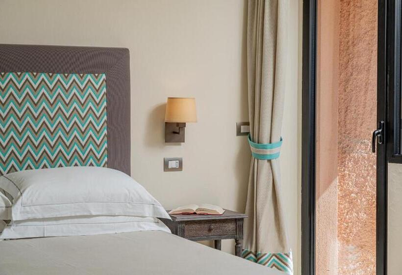 جناح جونيور عائلى, Cala Lunga