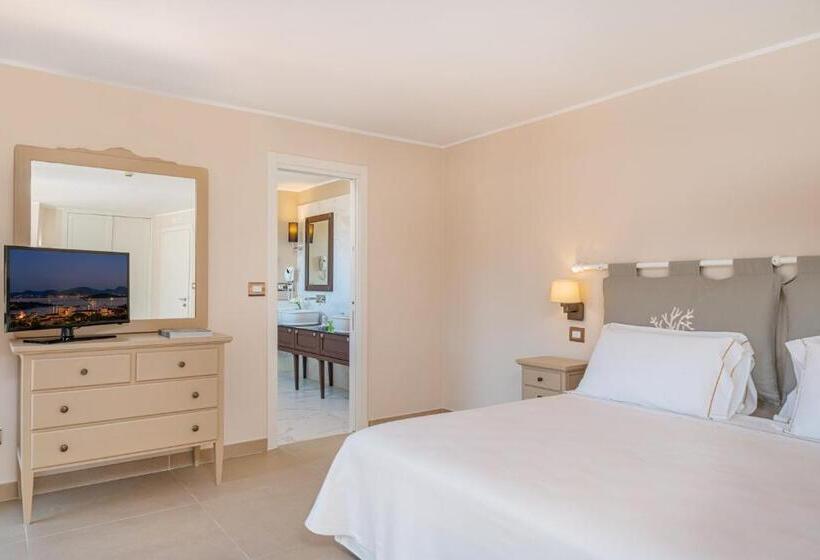 جناح جونيور, Cala Lunga