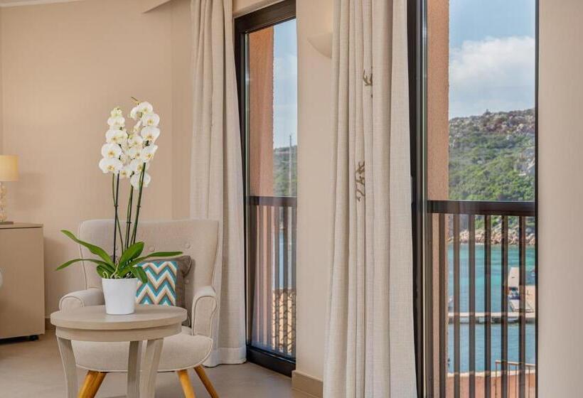 جناح جونيور, Cala Lunga