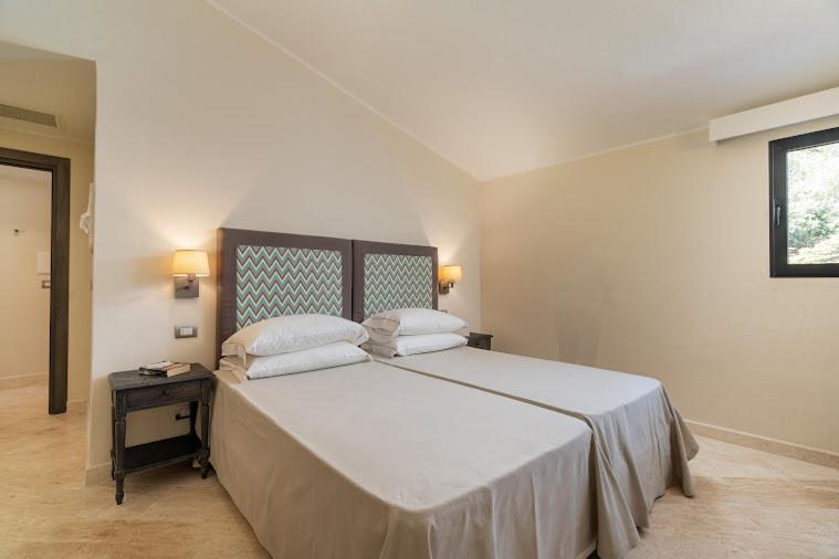 جناح جونيور عائلى, Cala Lunga