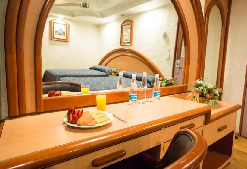 Четырехместный Номер Стандарт, Diligencias