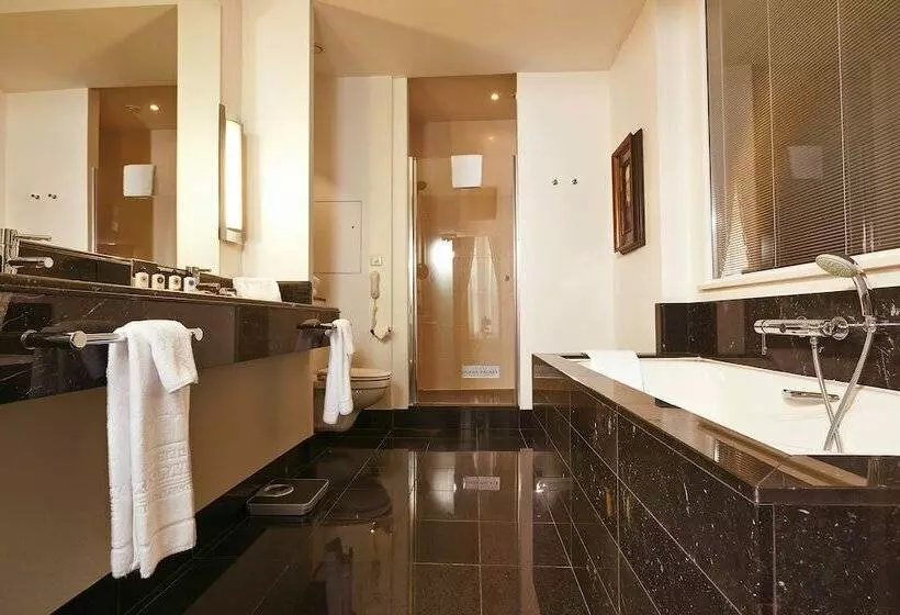 سوییت لوکس, Dukes  Palace Brugge   By Dukes  Hotel Collection