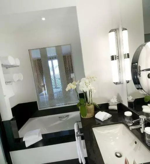 اتاق سوپریور با چشم‌انداز باغ, Dukes  Palace Brugge   By Dukes  Hotel Collection