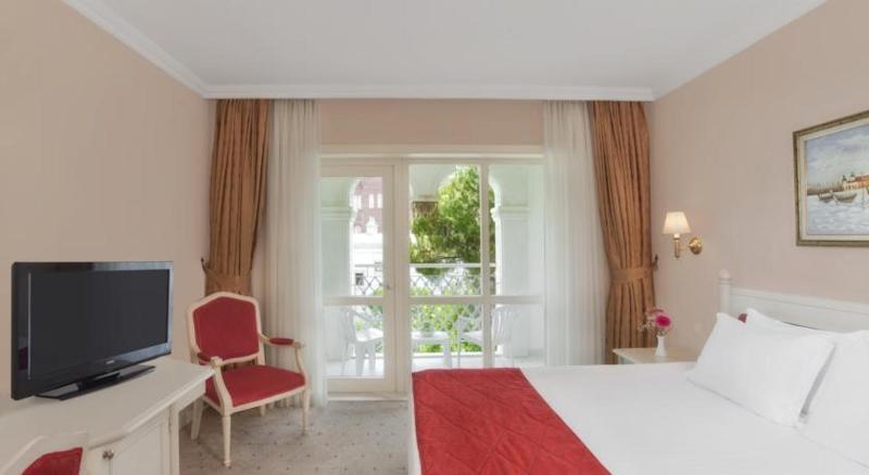 سوئیت کلاب, Hong Kong Disneyland