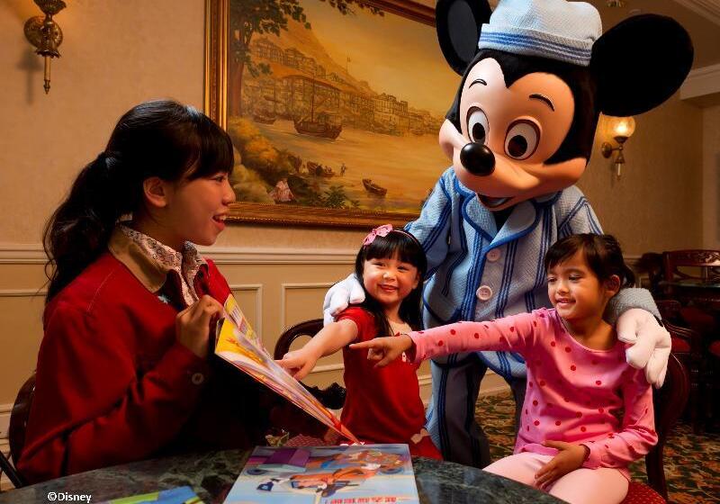 Club Room King Bed, Hong Kong Disneyland