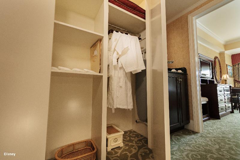 Club Room King Bed, Hong Kong Disneyland