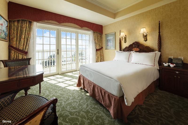 Club Room King Bed, Hong Kong Disneyland