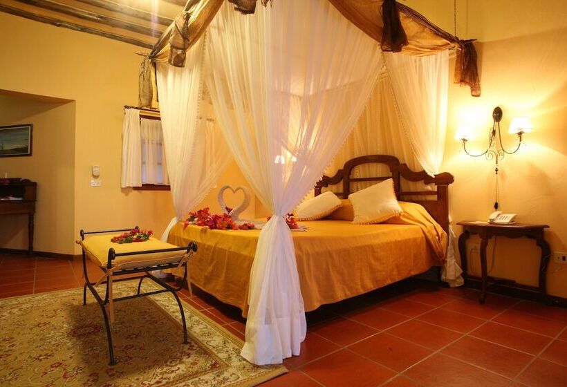 جناح جونيور, Karafuu Beach Resort & Spa