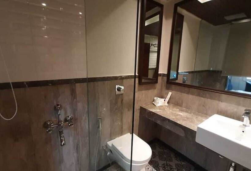 غرفة قياسية, Polo Floatel Kolkata