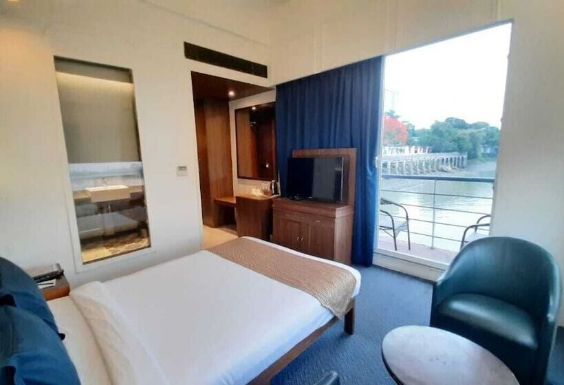 غرفة قياسية, Polo Floatel Kolkata