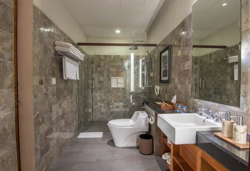 חדר משפחתי, Ramayana Candidasa Beach Resort