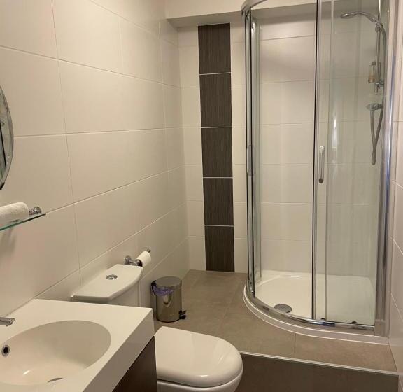 غرفة قياسية, New Inn