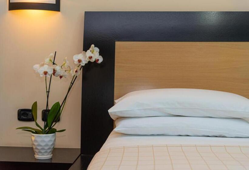 חדר סטנדרט, Vlora International