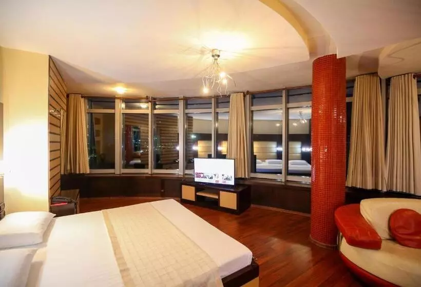 オーシャンビュースーペリアールーム, Vlora International