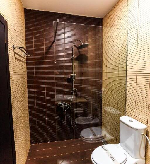 小型套房, Vlora International