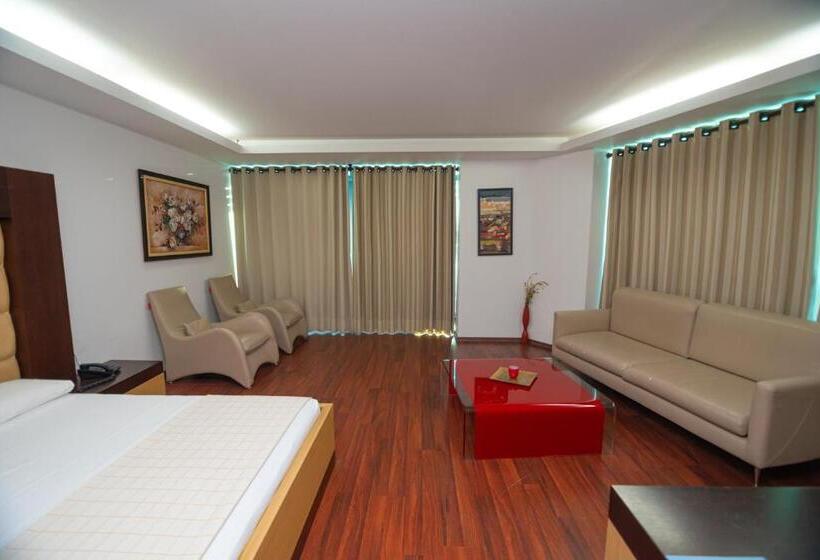 סוויטת 2 חדרי שינה, Vlora International