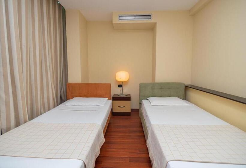 带2个卧室的套房, Vlora International