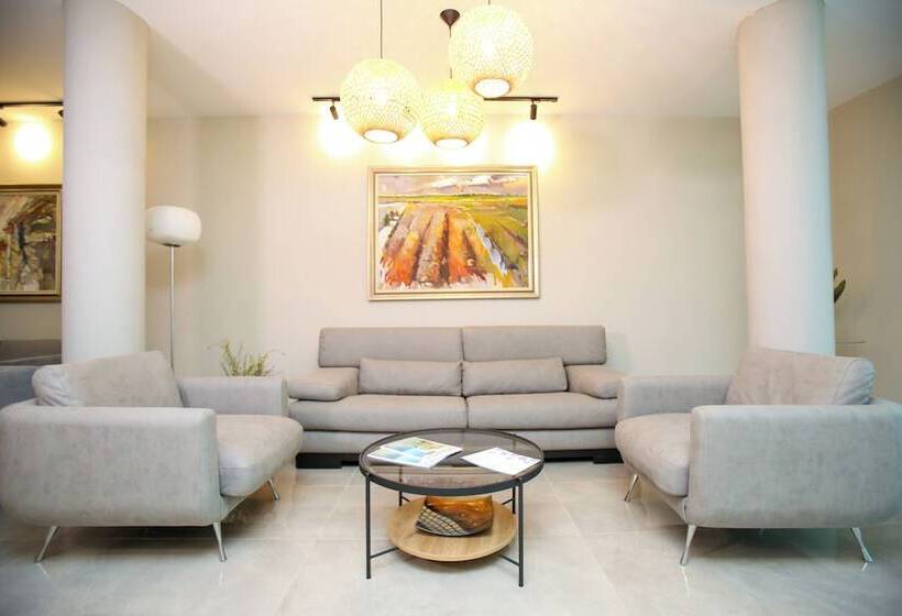 חדר סטנדרט, Vlora International