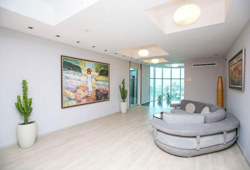 חדר סטנדרט, Vlora International