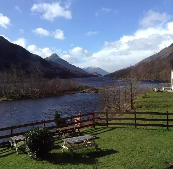 Standard-huone, Macdonald Hotel & Cabins