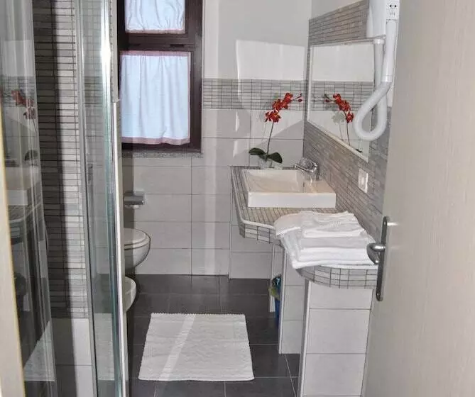 اتاق استاندارد یک نفره, Rodia Inn