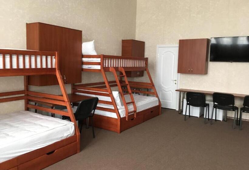 تختخواب در اتاق مشترک, отель бессарабия