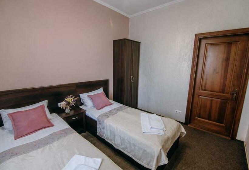 غرفة قياسية, готель скіфія