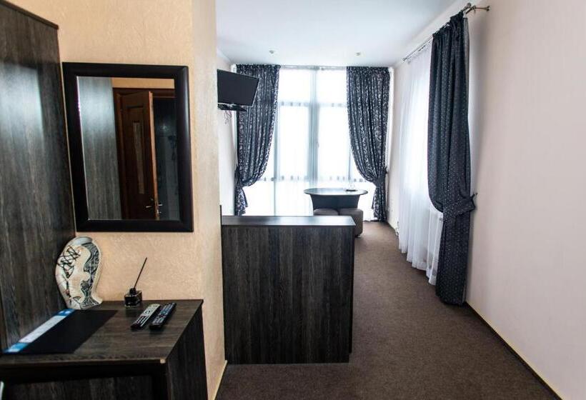 غرفة سوبيريور ثلاثية, готель скіфія