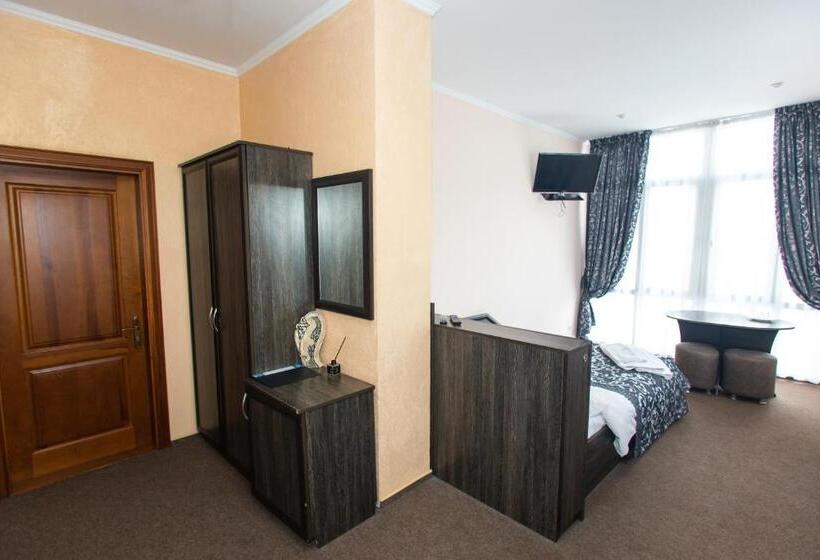 غرفة سوبيريور ثلاثية, готель скіфія