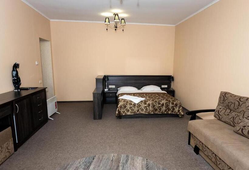 غرفة سوبيريور رباعية, готель скіфія