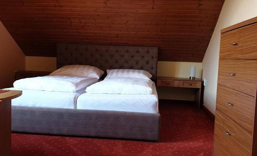 سوییت جونیور با بالکن, Penzion Montana