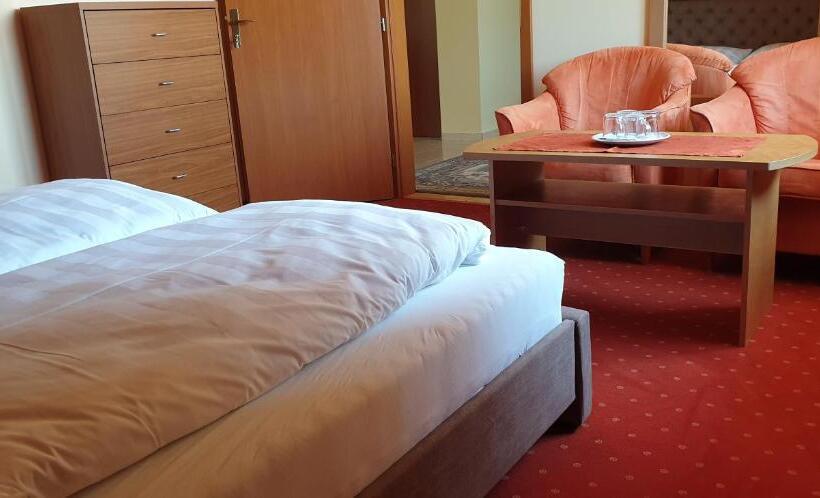 سوییت جونیور با بالکن, Penzion Montana