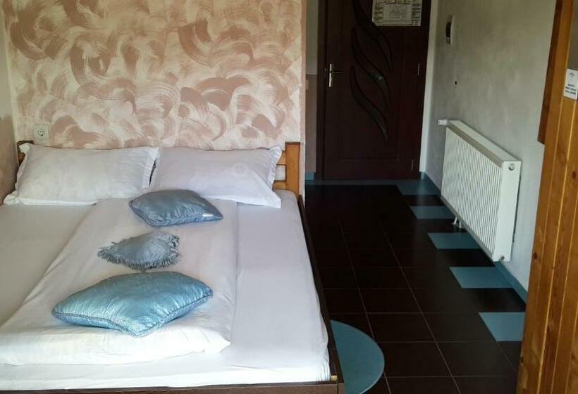 غرفة قياسية مزوَّدة بشُرفة, Pensiunea Mallorca