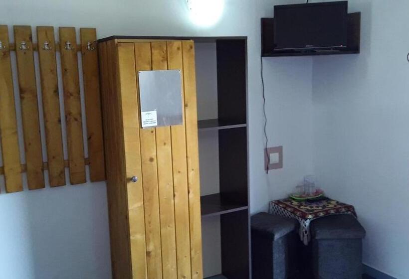 غرفة قياسية مزوَّدة بشُرفة, Pensiunea Mallorca