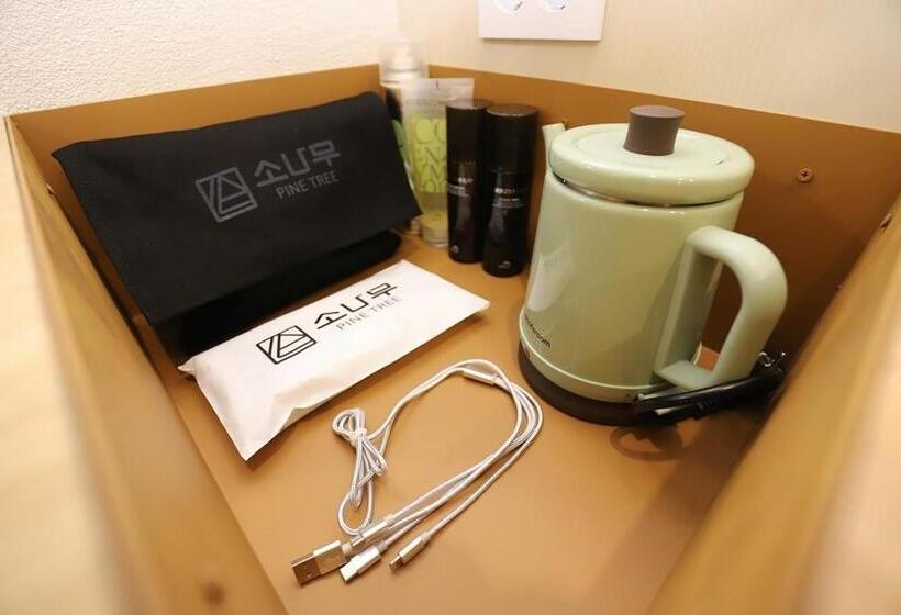 Camera Deluxe, Chuncheon Pine Tree