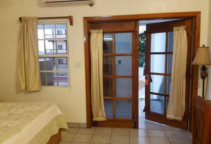 クイーンサイズベッドのスタンダードルーム, Corona Del Mar