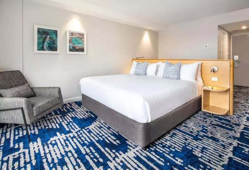 キングサイズベッドのスタンダードルーム, Crowne Plaza Sydney Coogee Beach, An Ihg
