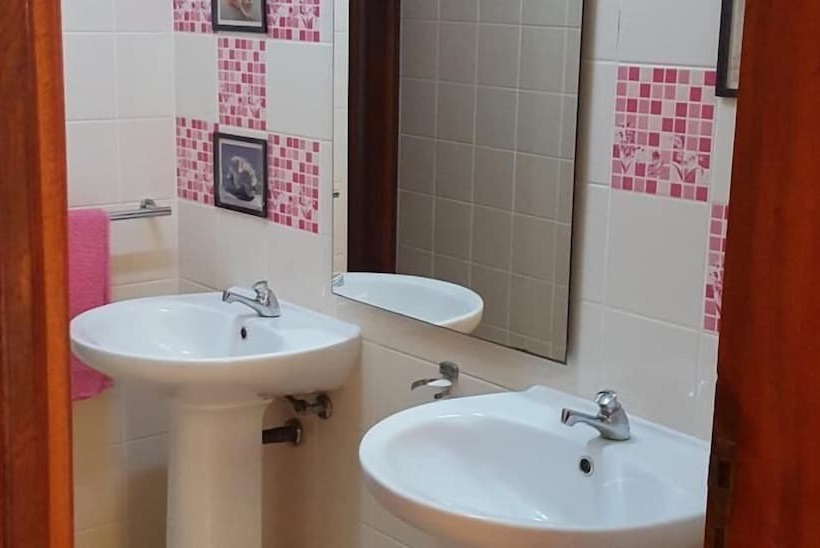 اتاق استاندارد سه نفره, Lazareto