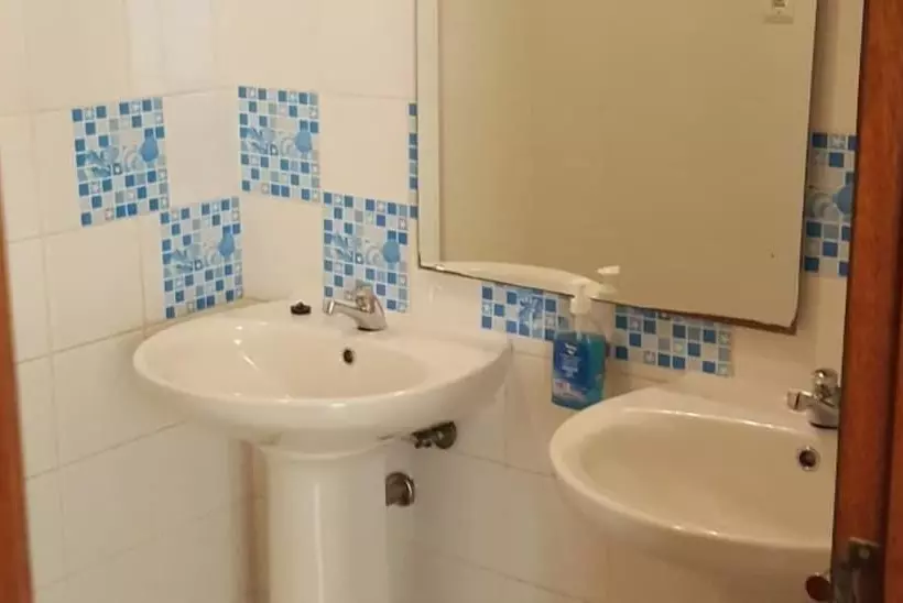 اتاق استاندارد سه نفره, Lazareto