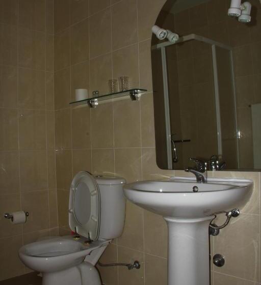 اتاق استاندارد سه نفره, Lazareto