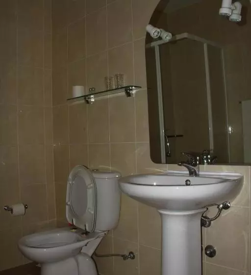اتاق استاندارد سه نفره, Lazareto