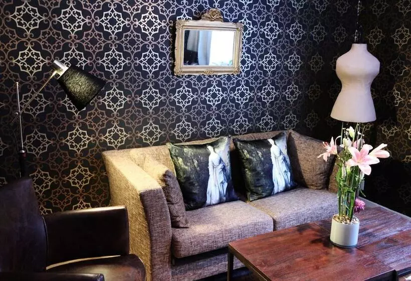 اتاق سوپریور, Corner Hotel