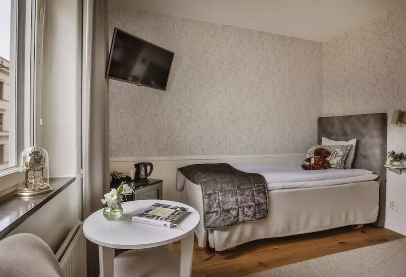 اتاق استاندارد یک نفره, Corner Hotel